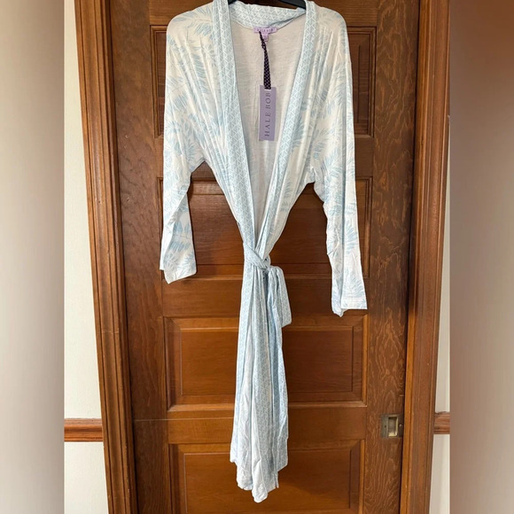 NWT Hale Bob Mid Length Robe in Blue Leaf Pattern 🩵 - Picture 2 of 4